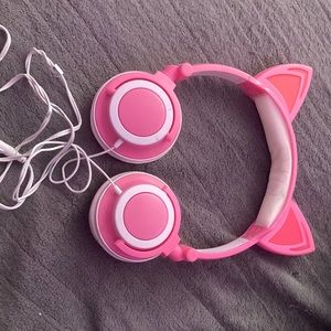 Light up cat ear wired headphones